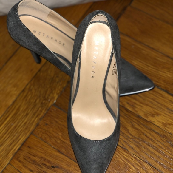 Gray suede pump - Picture 3 of 3
